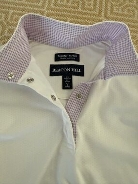 Essex Beacon Hill Girls' White show shirt. Size small